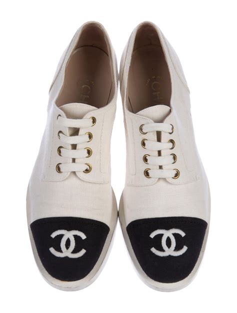 vintage chanel pumps poiny|Vintage Chanel oxford shoes.